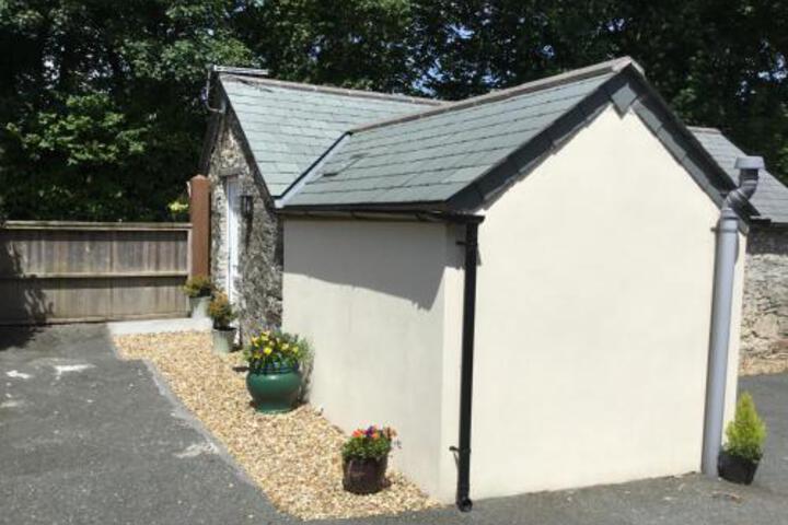BRAMBLE BARN