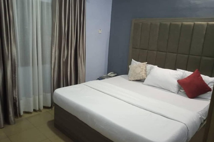 Room 12 of 43