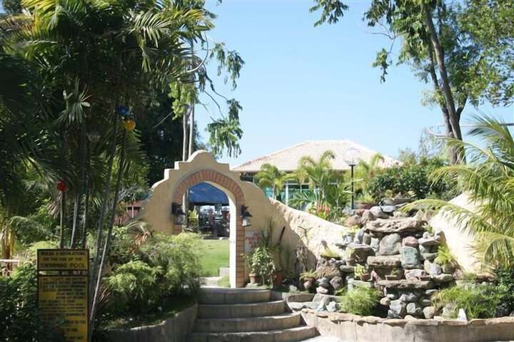 Property Grounds 30 of 51