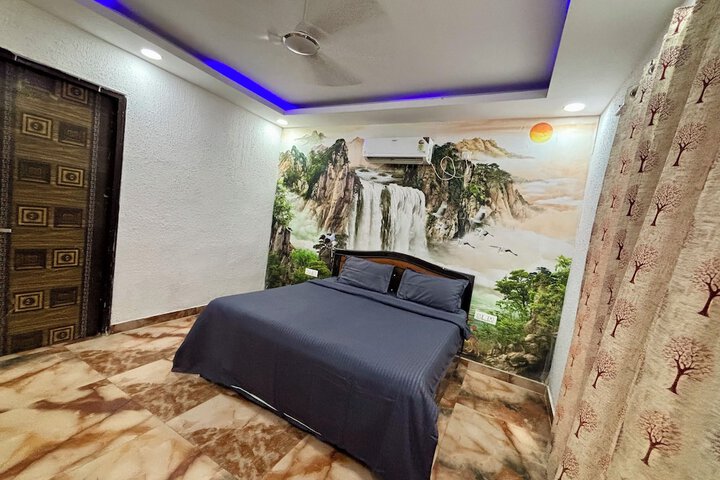 Room 4 of 30