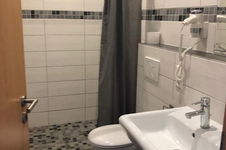 Room 7 of 19