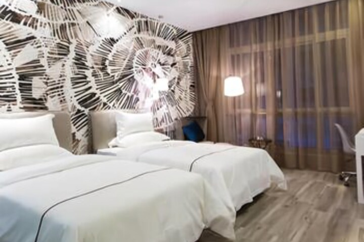 Room 3 of 7