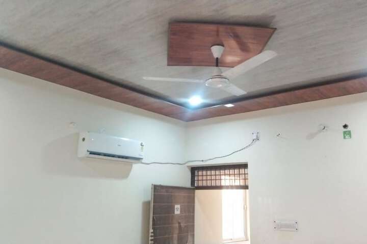 Room 12 of 14