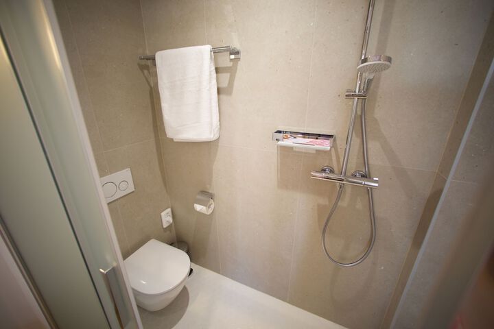 Room 15 of 22