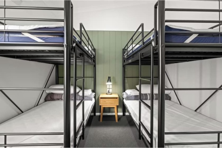 Room 21 of 102