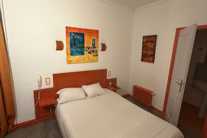 Room 8 of 42