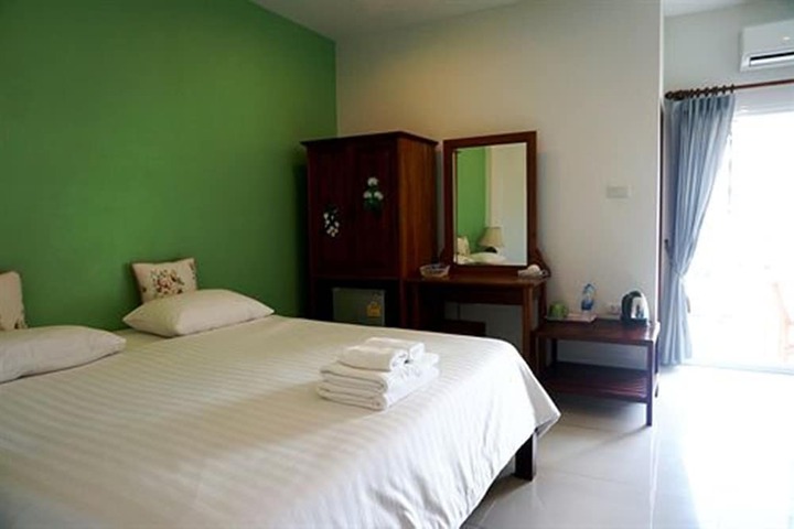 Room 10 of 38