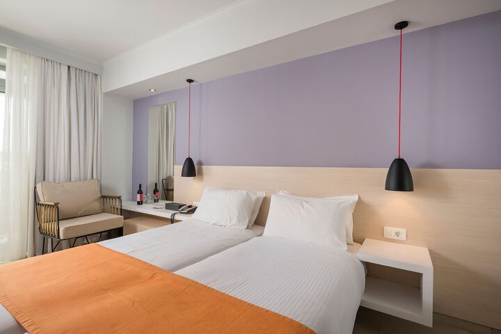 Room 16 of 121