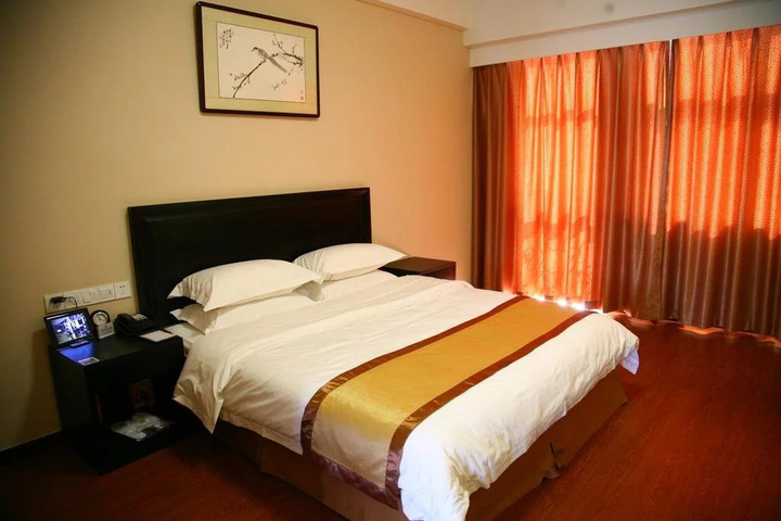 Room 2 of 20