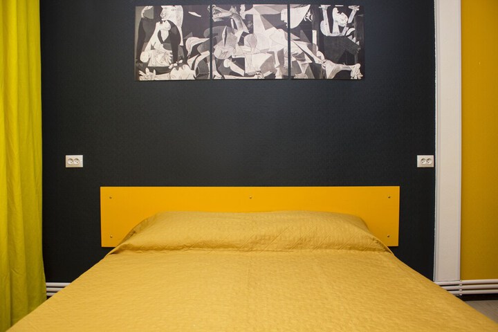 Room 9 of 38