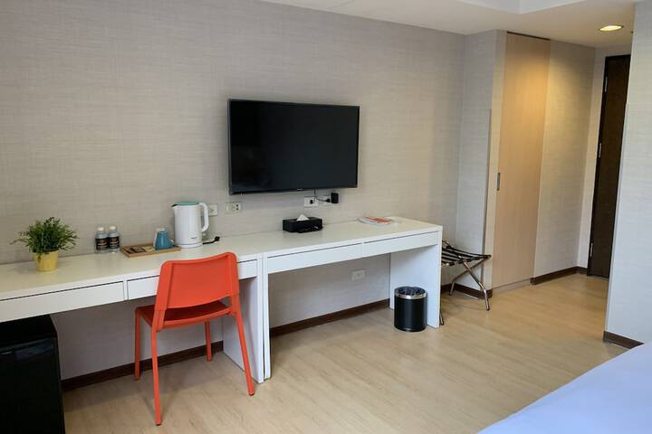 Room 17 of 31