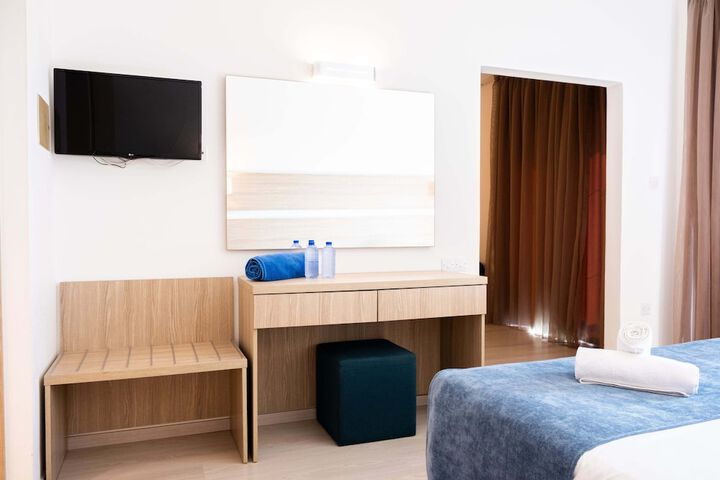 Room 9 of 26