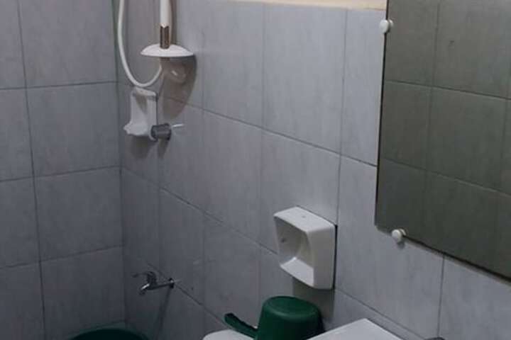 Room 14 of 18