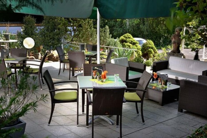 Terrace/Patio 30 of 33