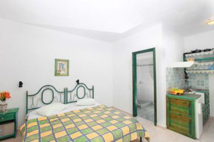 Room 6 of 9
