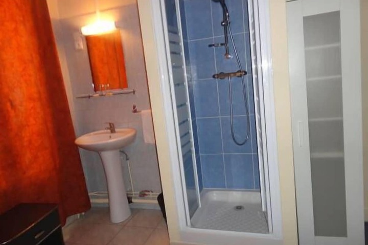 Room 12 of 18