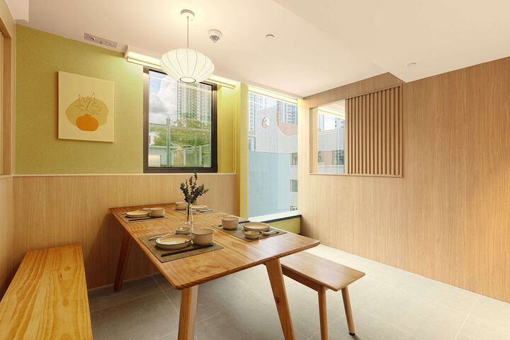 Room 52 of 80