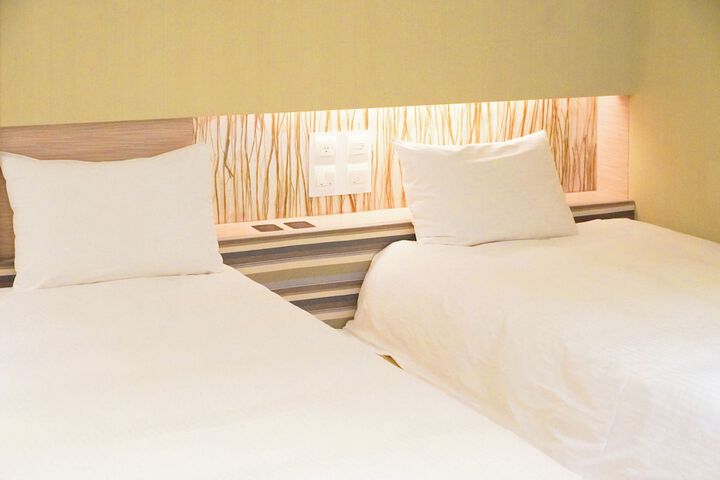 Room 10 of 83