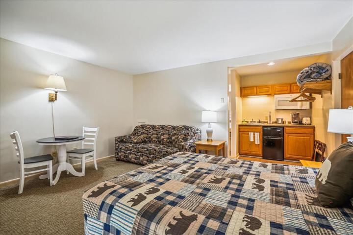 Cedarbrook Queen Studio 110 in Killington, VT