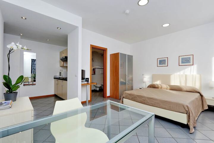 Room 28 of 28