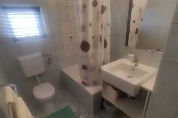 Room 8 of 13