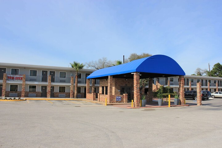 Studio 6 Houston TX East Houston  Bookonline.com