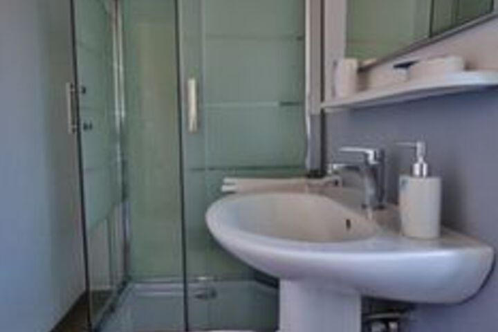 Room 6 of 74