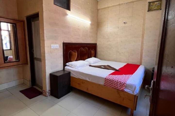 Room 7 of 12