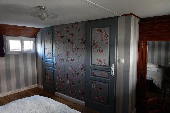 Room 4 of 122