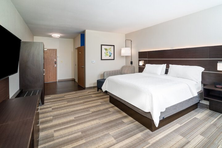 1 King Bed (10 of 26)