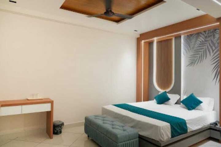 Room 13 of 20