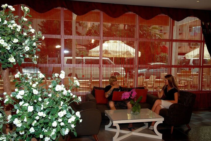 Entrance & Lobby