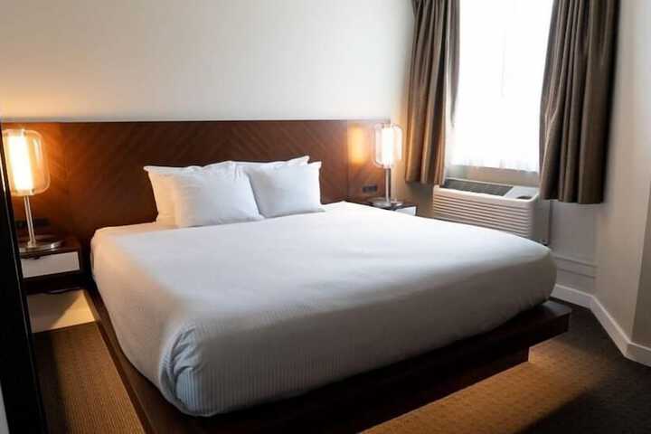 Room 33 of 68