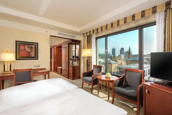 Room 42 of 164