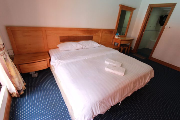 Room 11 of 270