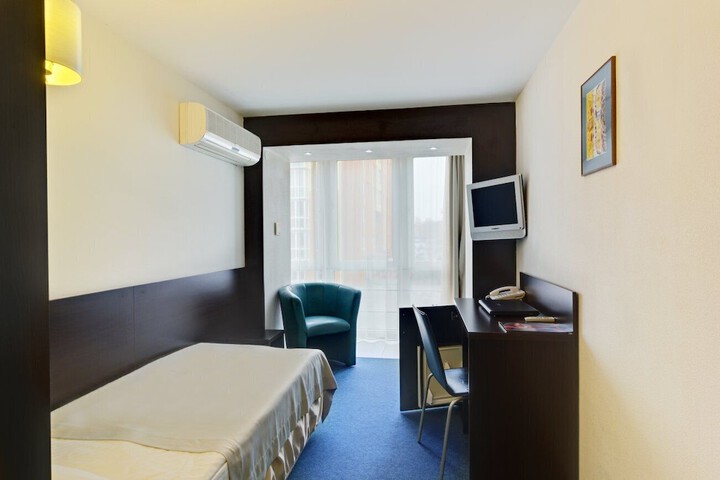 Room 7 of 37