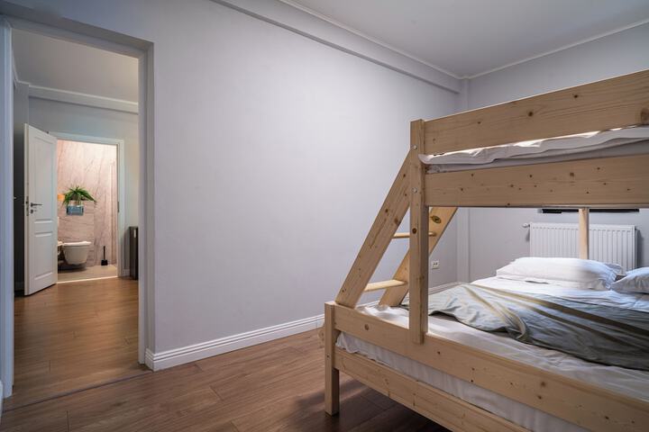 Room 12 of 22