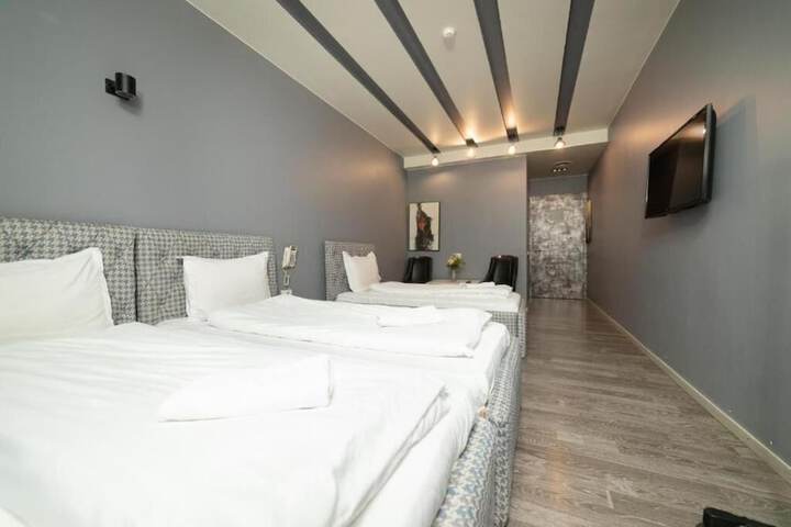 Room 4 of 27