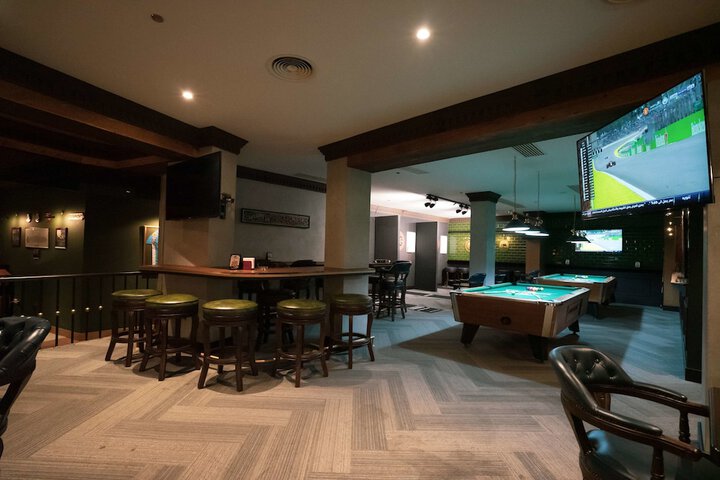 Lounge 124 of 152