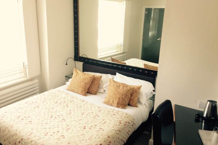 Room 12 of 73