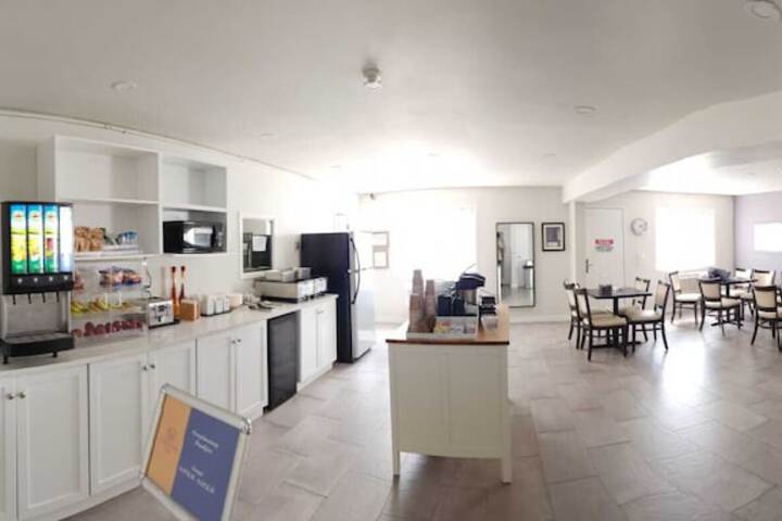 Breakfast/Coffee Service 9 of 12