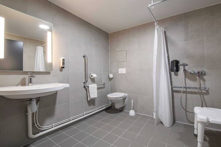 Room 15 of 28