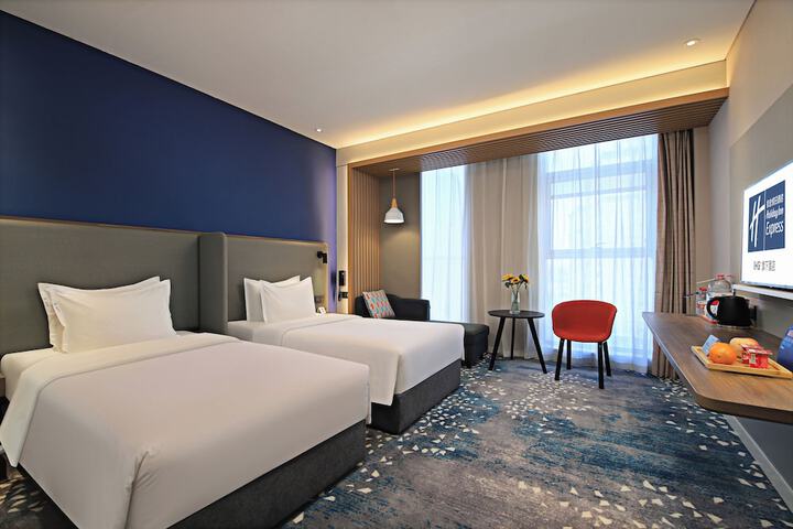 Room 35 of 67