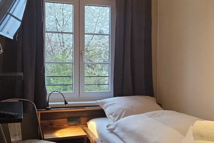 Room 2 of 16