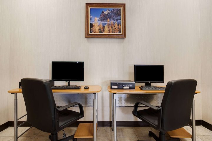 Business Center 53 of 57