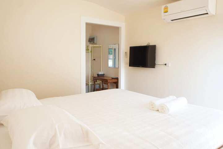 Room 4 of 15