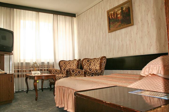 Room 5 of 18