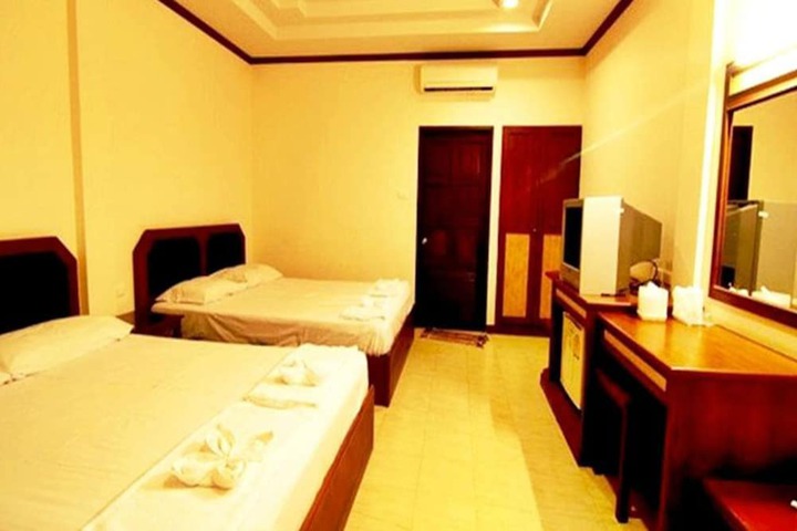 Room 5 of 78