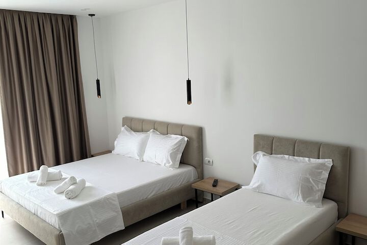 Room 35 of 152