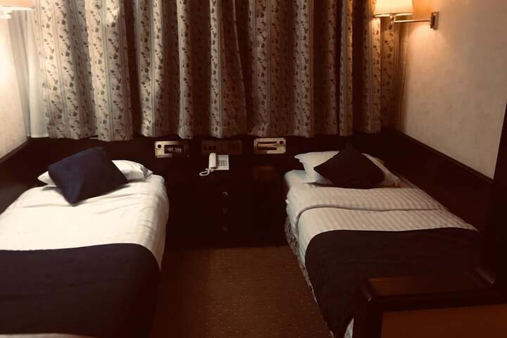 Room 8 of 27